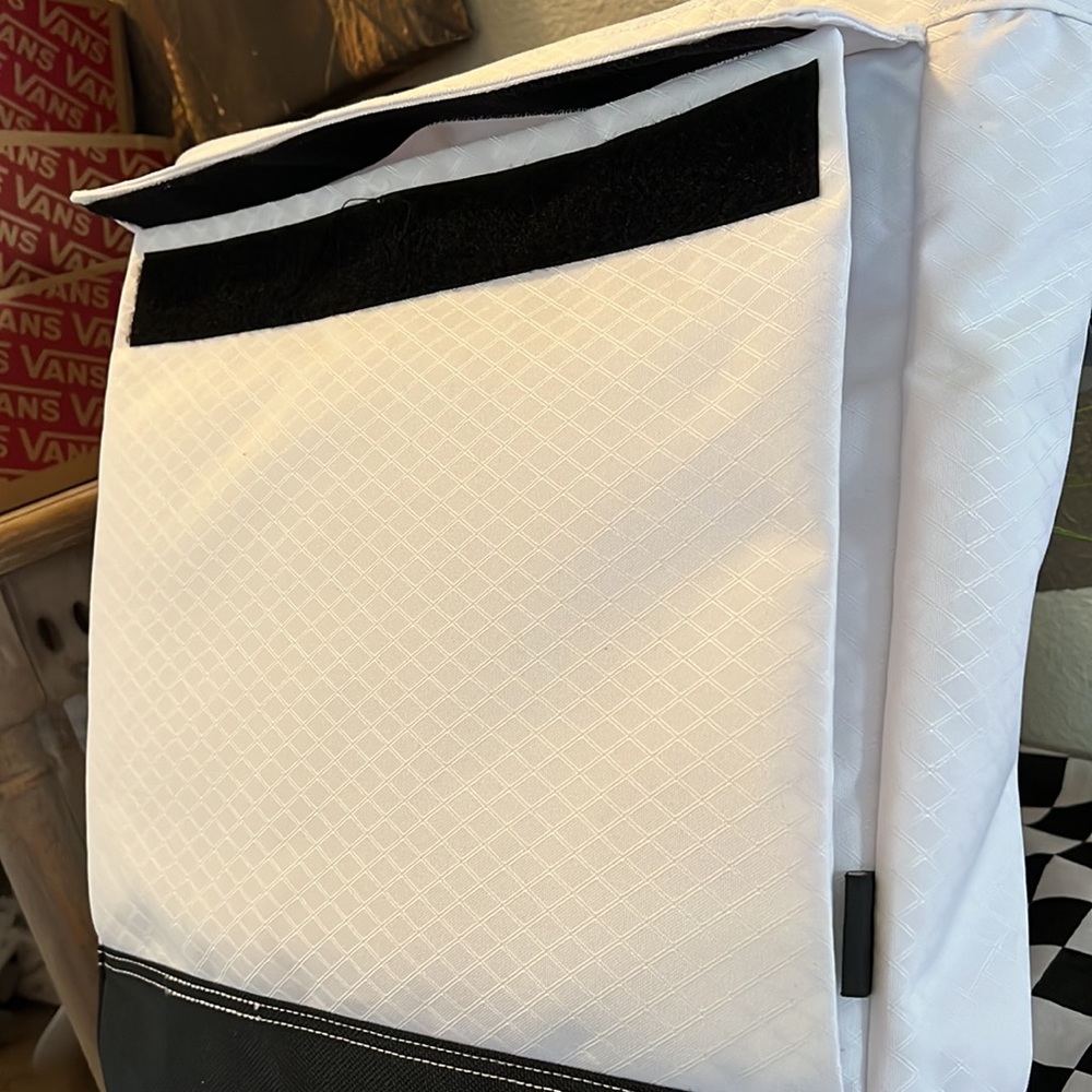 Vans Construct bag. White and black. Can hold a skateboard through the back. NWT - Picture 9 of 16